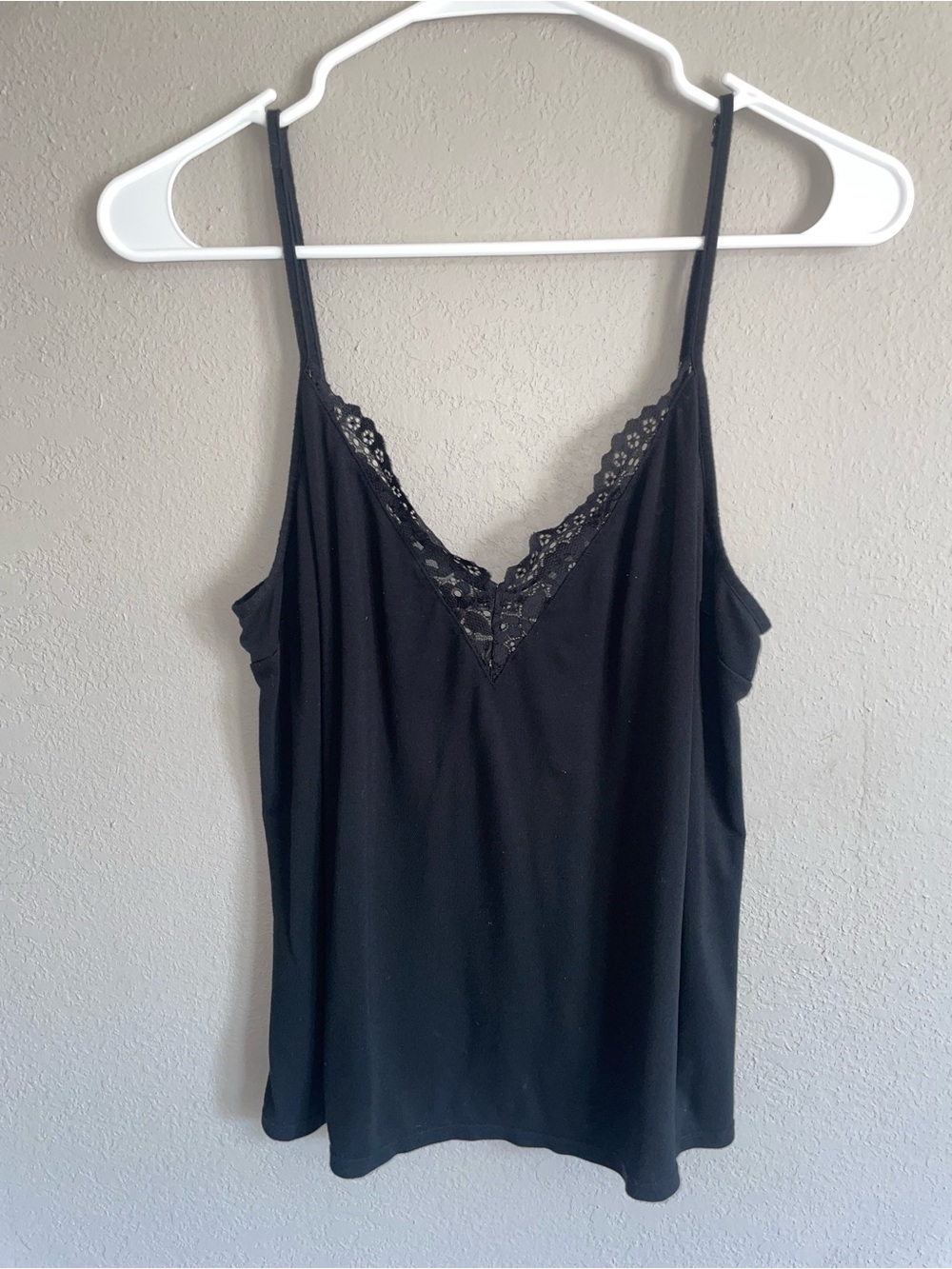 Victoria’s Secret Black Lace-Trim Cami Top Large